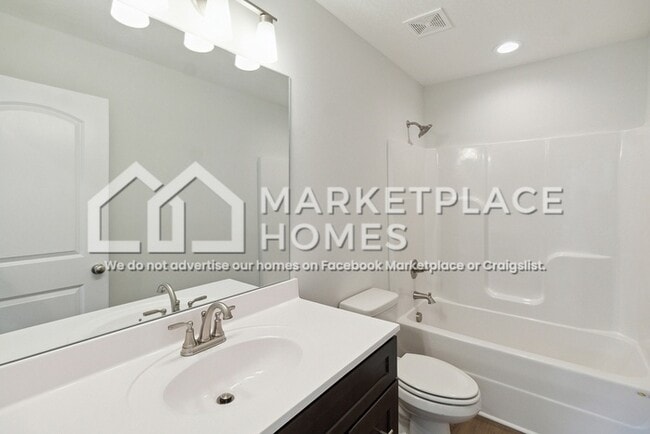 Building Photo - 441 Deluth Dr