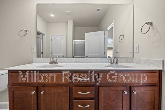 Building Photo - 178 Woodwater Cir