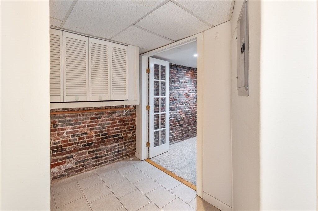 Building Photo - 37 Grove St