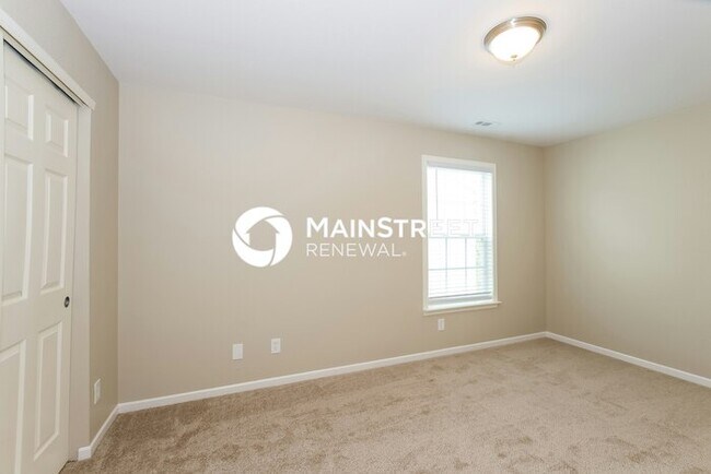 Building Photo - 4 Bedroom Pet-Friendly Home in Charlotte, NC with Main Street Renewal