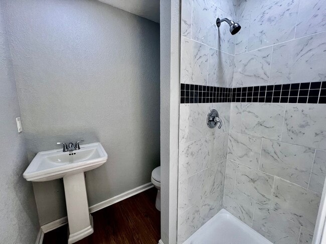 Building Photo - MOVE IN INCENTIVE: $500 FIRST FULL MONTHS ...