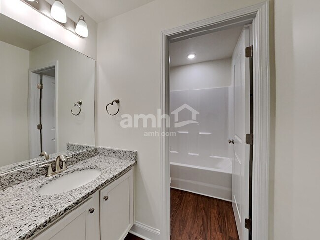 Building Photo - 111 Samara Ln