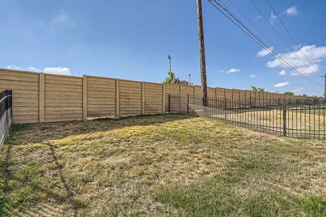 Building Photo - 403 Epiphany Ln