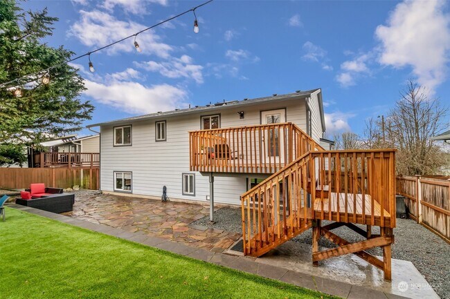 Building Photo - 1423 85th Dr NE