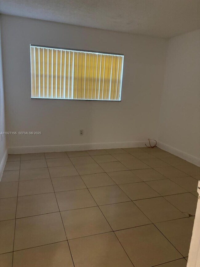 Building Photo - 5100 SW 41st St