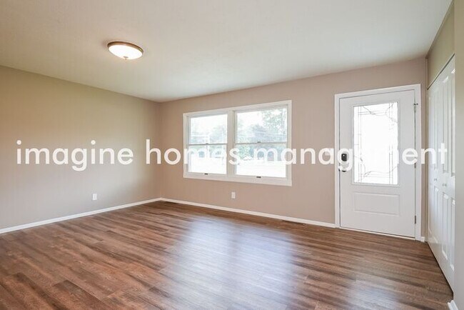 Building Photo - Charming 3 Bedroom Home in Stow