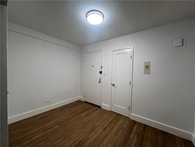 Building Photo - 9511 Shore Rd