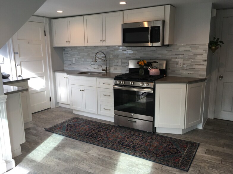 Primary Photo - 56 Cranch St
