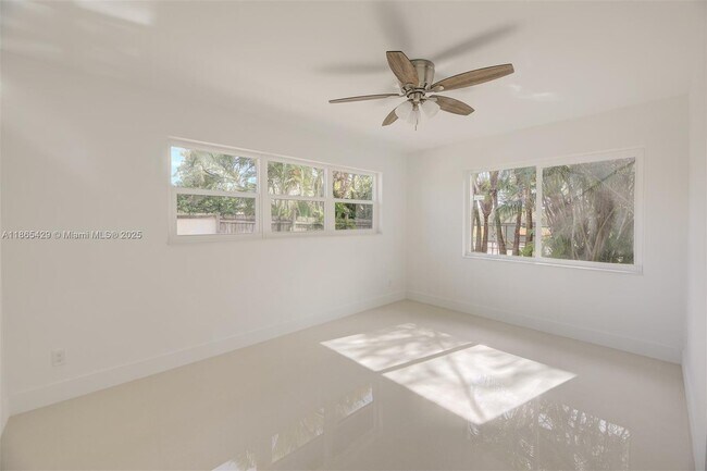 Building Photo - 832 NW 28th St
