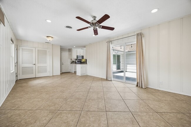 Building Photo - 2202 Lazybrook Dr
