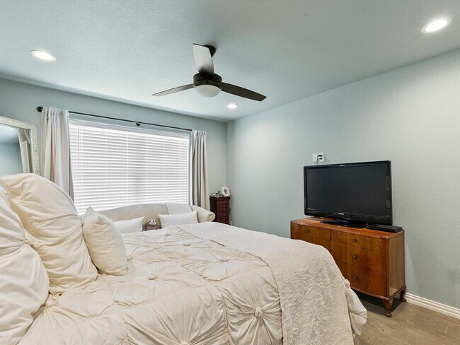 Building Photo - 6301 Hunterwood Dr