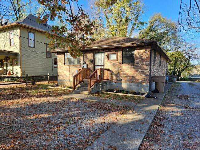 Building Photo - Location, Location, Location!! Remodeled 2BR/1BA duplex unit in East Nashville