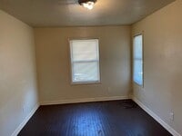 Building Photo - 409-411 Babb Drive