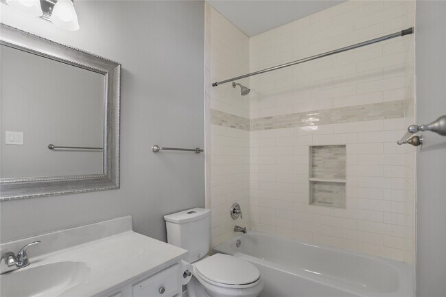 Building Photo - 3800 Tanglewilde St