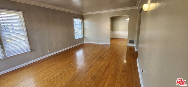 Building Photo - 1338 S Dunsmuir Ave