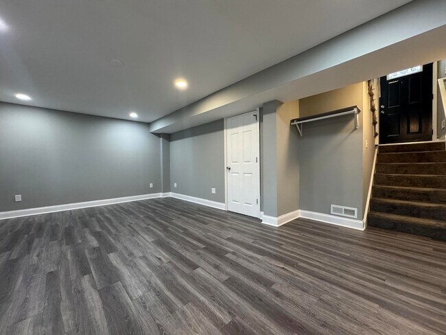 Building Photo - 541 W 67th Ln