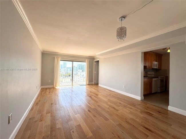 Building Photo - 1300 Alton Rd