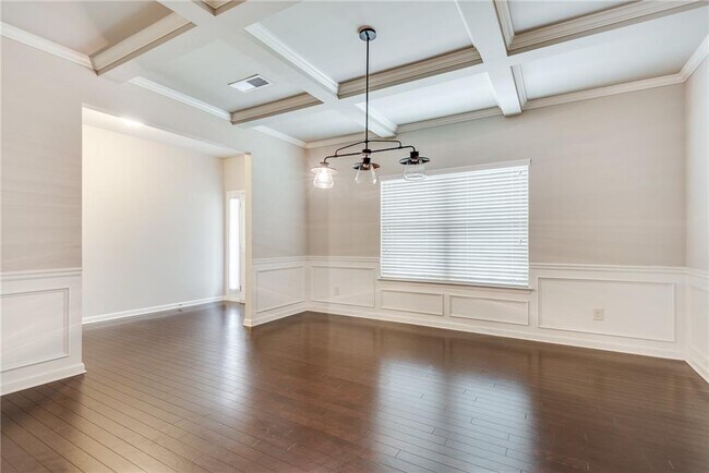 Building Photo - 933 Whitfield Oak Way NE