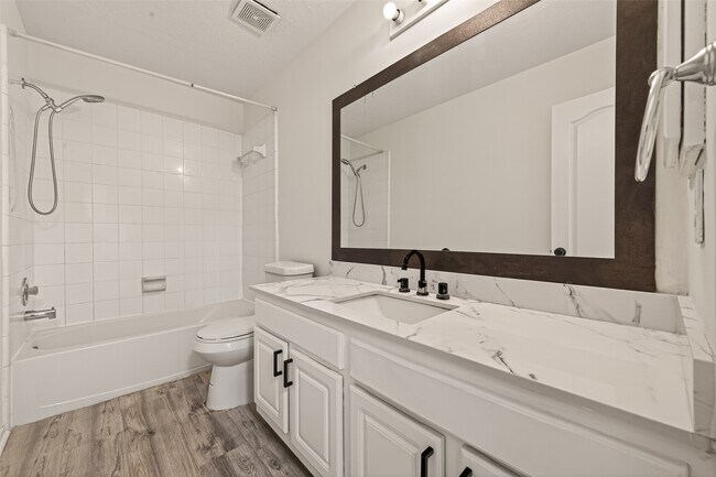 Building Photo - 3206 Shadowfern Ct