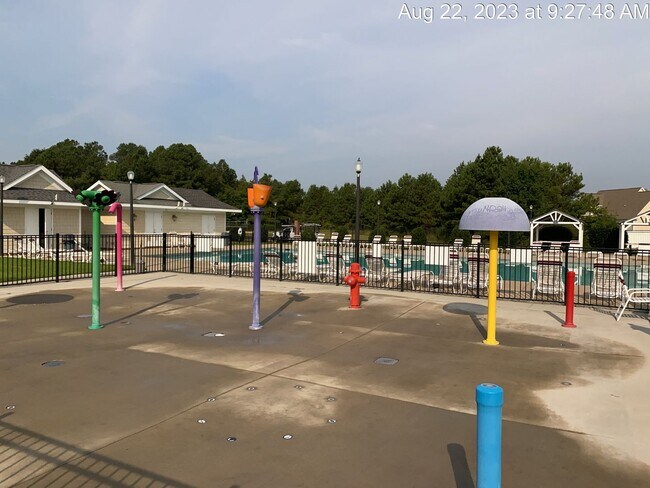 Building Photo - 299 Ranier Dr