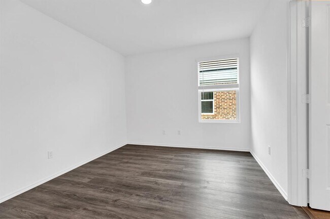 Building Photo - 332 Escondido Cir