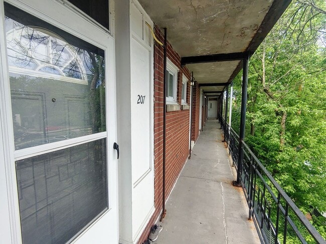 Interior Photo - 1026 E Lyon St