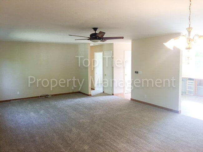 Building Photo - Very nice 3 Bd/2 Ba, 1388 sf single-family house in Concord available Now for Lease!