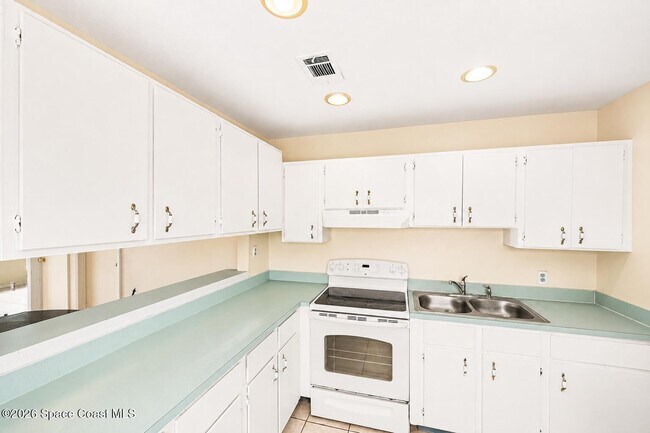 Building Photo - 1202 Linmoor Cir NE
