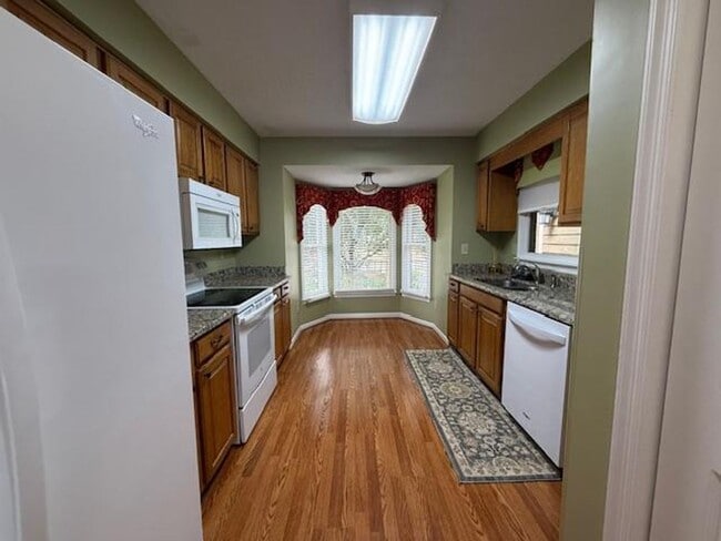 Building Photo - 222- Hanover Place Bev Roberts Rentals and...