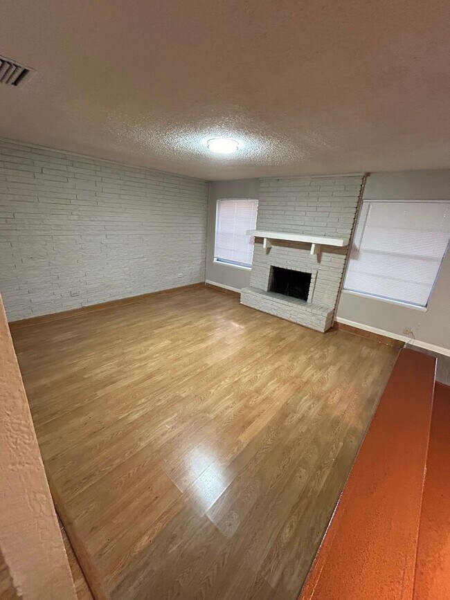 Building Photo - This home is sure to impress any homeowner