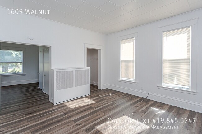 Building Photo - 1609 Walnut-