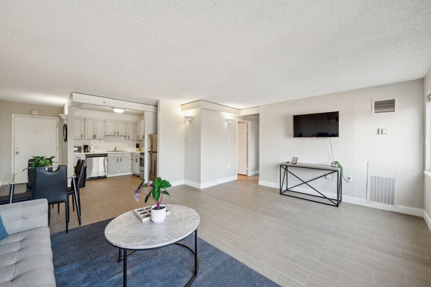 Building Photo - 1711 Bellevue Ave