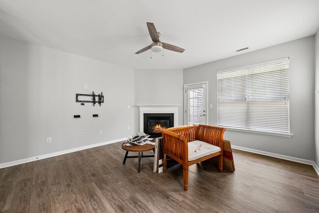 Building Photo - 8916 Camden Park Dr