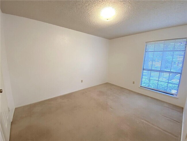 Building Photo - 6010 Salton Dr