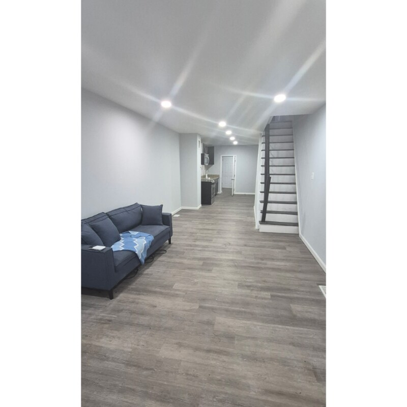 Building Photo - 647 S Pulaski St