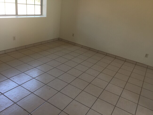 Building Photo - 226 Paseo Montura