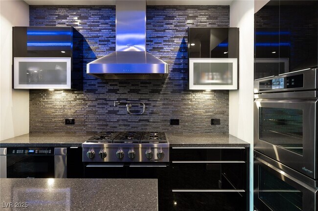 Building Photo - 3750 S Las Vegas Blvd