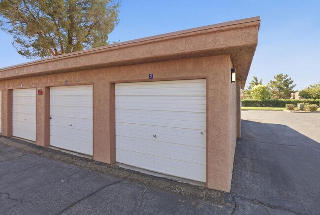 Building Photo - 860 S Village Rd