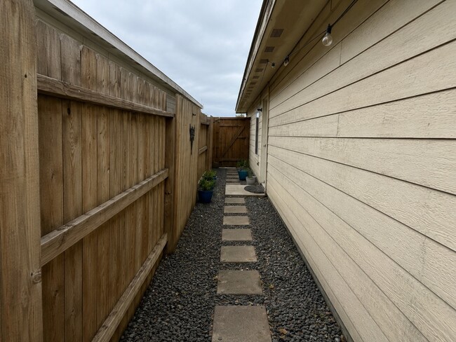 Building Photo - 20910 Zuccala Dr