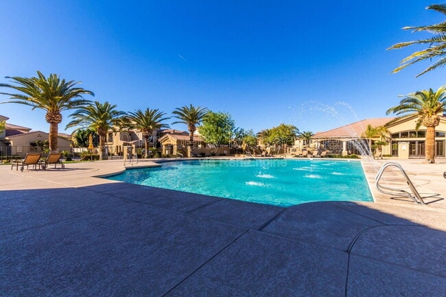 Building Photo - 1367 S Country Club Dr