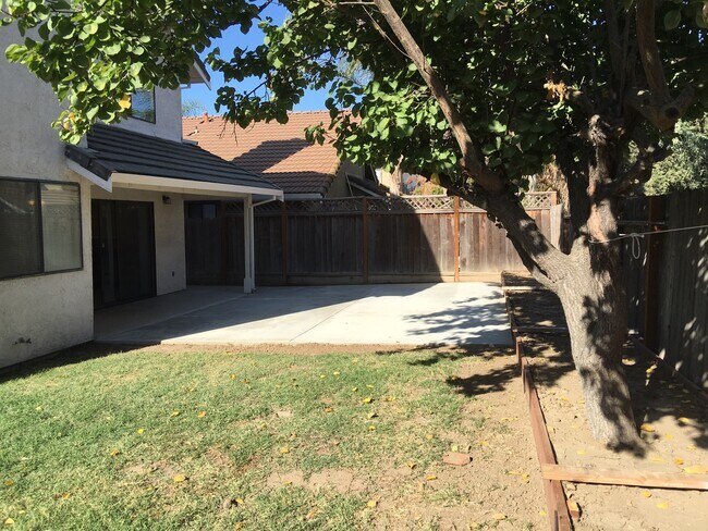 Building Photo - Large two story near the mall!