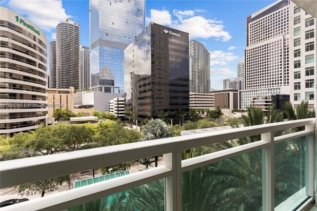 Building Photo - 950 Brickell Bay Dr