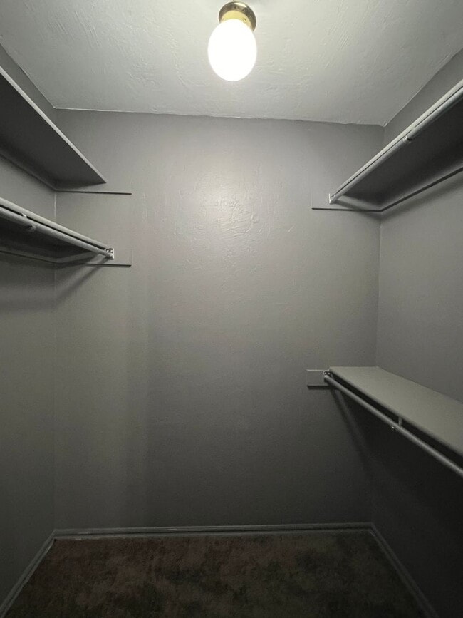 Building Photo - 4016 SW Mesquite Dr