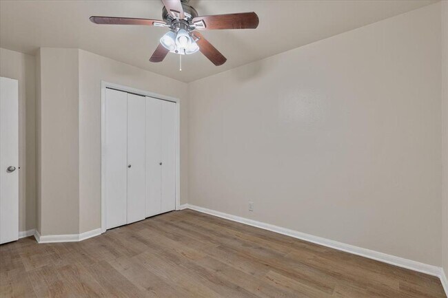 Building Photo - 206 Evergreen Cir