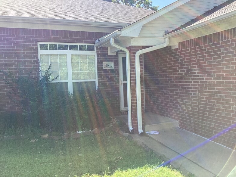 Building Photo - 5408 S Y St