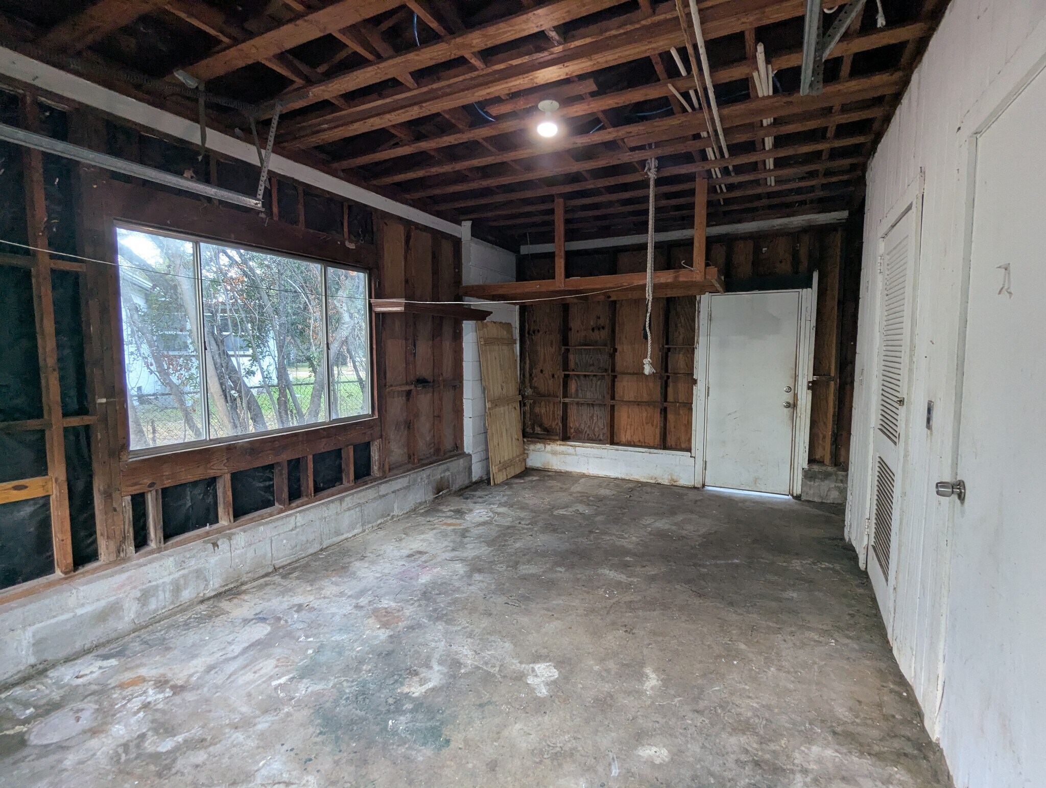 Building Photo - 2211 Tegner Dr