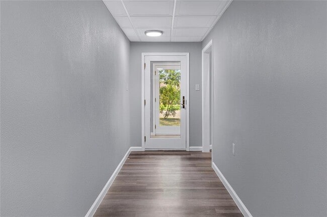 Building Photo - 2101 Mimosa Dr