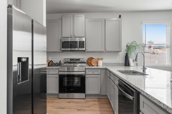 Building Photo - BRAND NEW 3 Bed 2.5 bathroom townhomes in Flowery Branch!