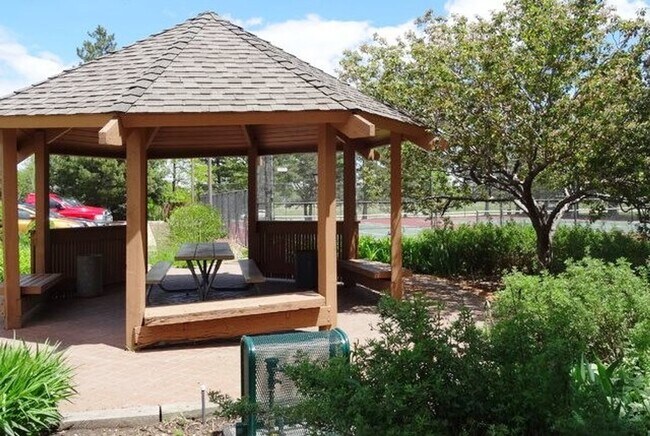 Building Photo - One Bedroom Main Level Condo for Rent Near CU