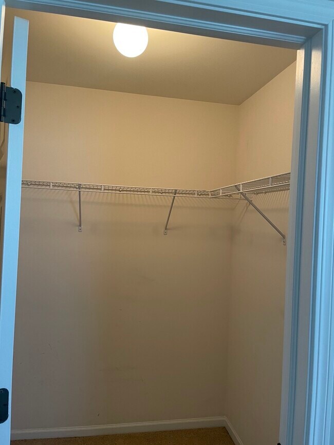 Building Photo - 527 Frieh Dr